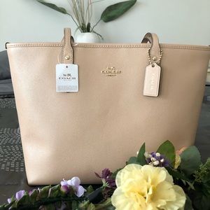 Coach New York Beautiful Shoulder Tote